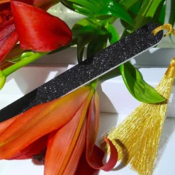 Glitzer Nagelfeile SCHWARZ mit goldenem Pompon | Kure BAZAAR