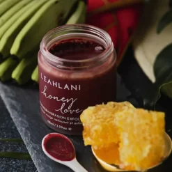 Honey Love - Sanftes Peeling aus Fruchtsäuren, entgiftender Tonerde und mineralischen Kristallen und heilendem Honig
