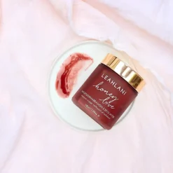 Honey Love - Sanftes Peeling aus Fruchtsäuren, entgiftender Tonerde und mineralischen Kristallen und heilendem Honig