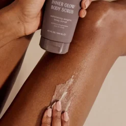 Innersense Organics INNER GLOW BODY SCRUB - Enzymatisches Körperpeeling