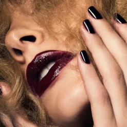 Le Vernis No 917 Rouge Porphyra - LE ROUGE FRANCAIS - dunkler Nagellack