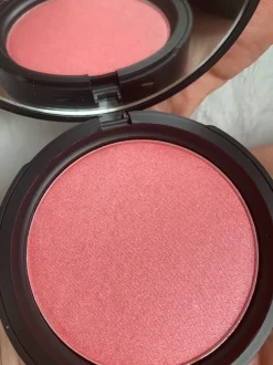 Luminescence ~ strahlendes Rouge und Highlighter in einem, in 2 Nuancen